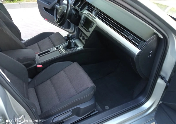 Volkswagen Passat cena 41900 przebieg: 297300, rok produkcji 2017 z Piła małe 254